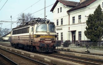 240 124-8
