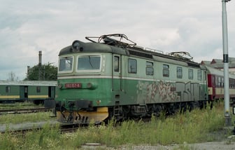 182 157-8