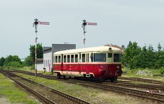 820 028-9