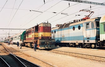 742 076-3