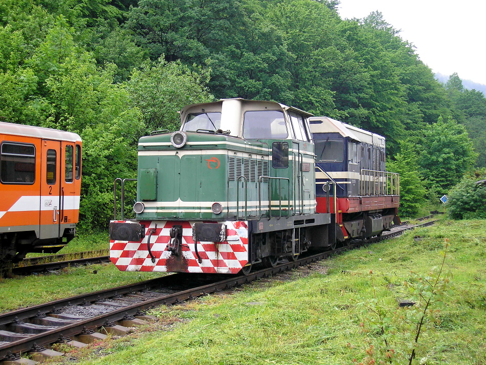 710 030-8