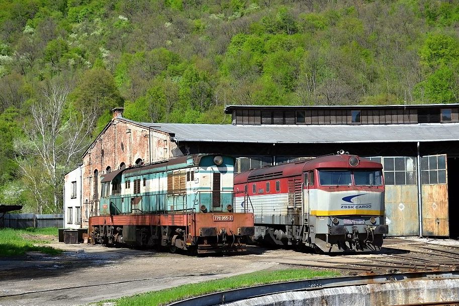 770 055-2