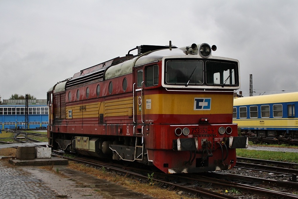 753 352-4