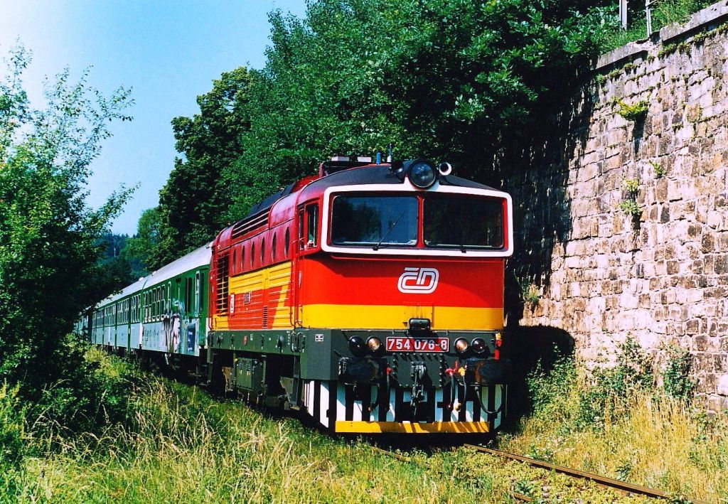 754 076-8