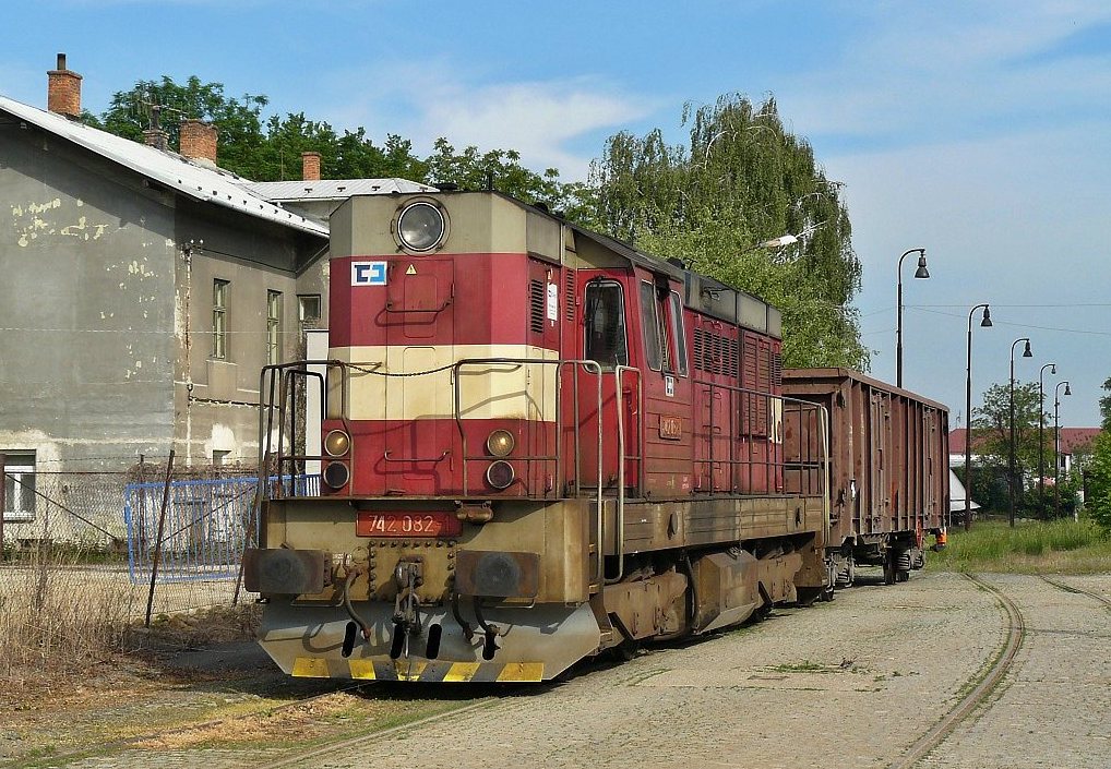 742 082-1