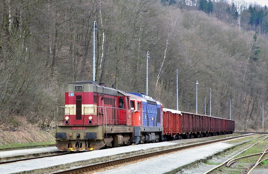 742 089-6