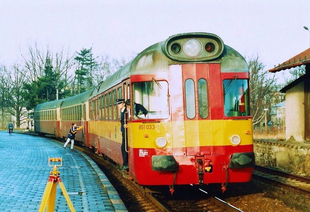851 033-1