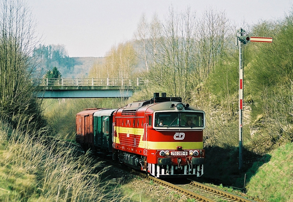 750 285-9