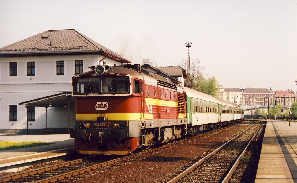 754 086-7