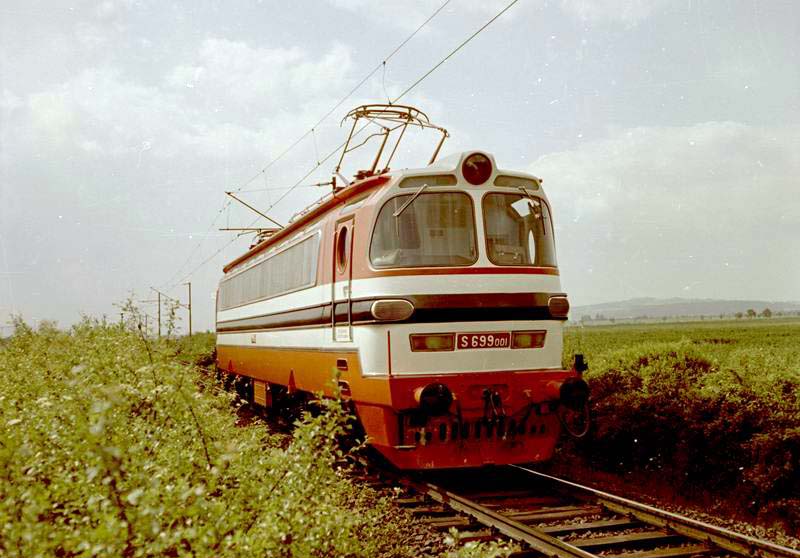 S 699 001
