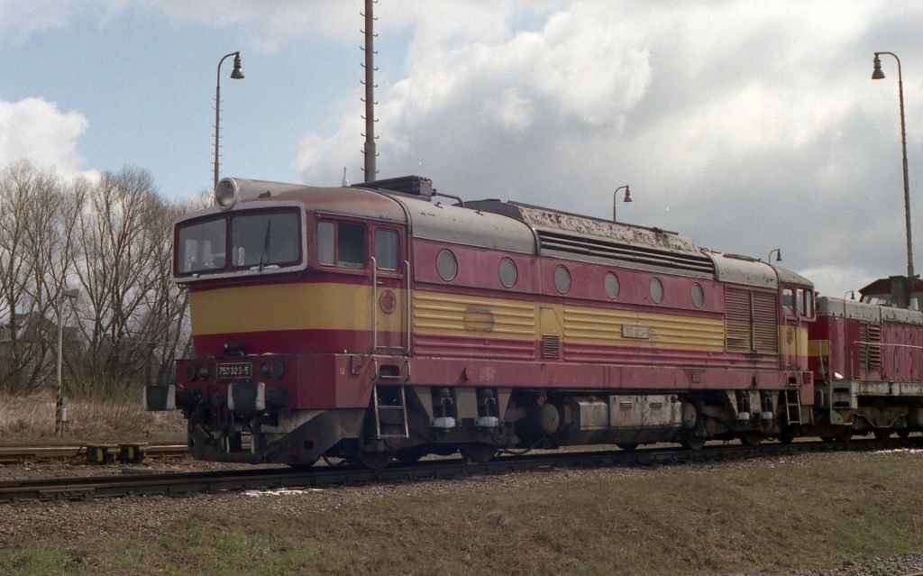 753 323-5