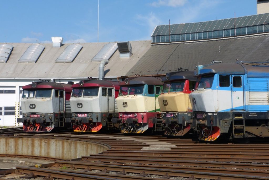 749 042-8