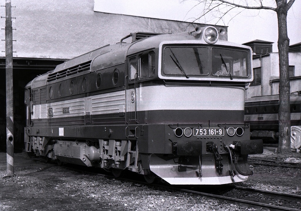 753 161-9