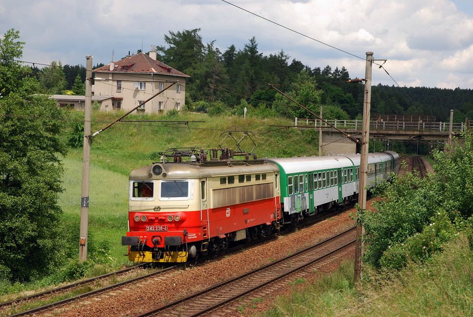 242 238-4
