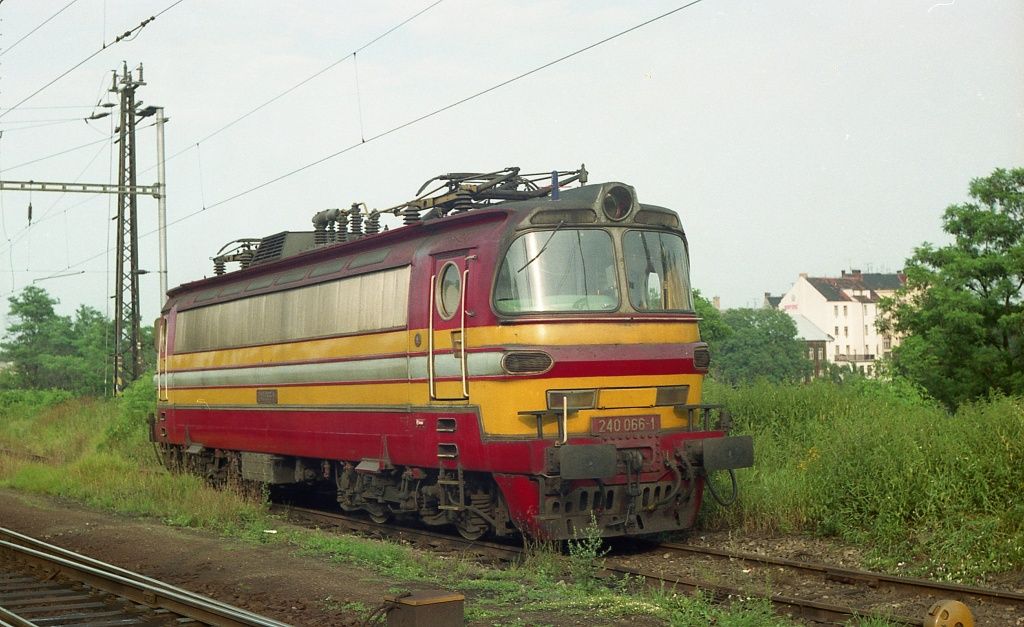 240 066-4