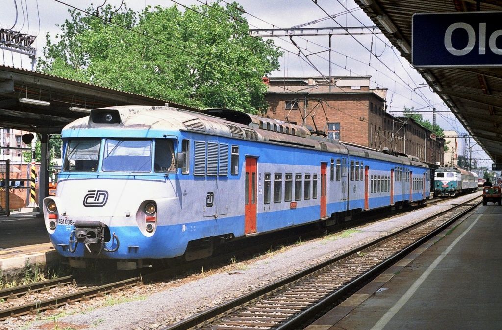 451 038-4