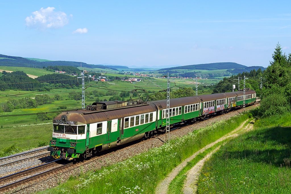 460 042-5