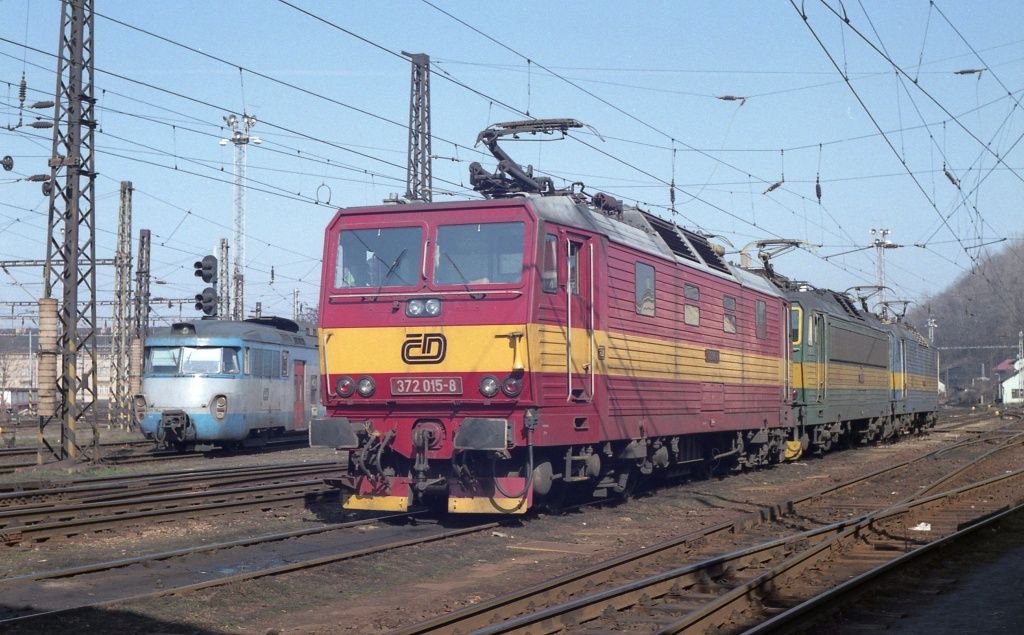 372 015-8