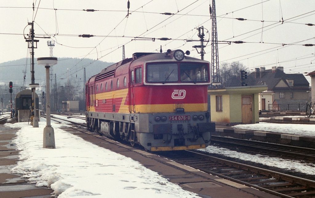 754 076-8