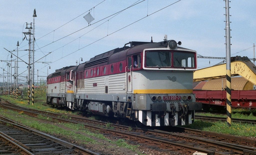 753 237-7
