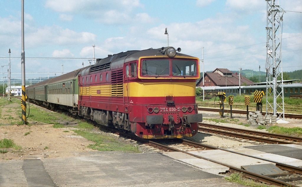 754 030-5