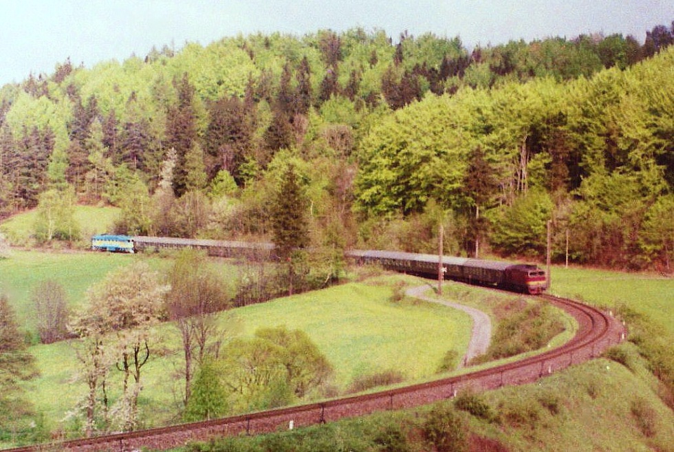 753 258-3