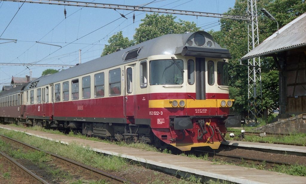 852 022-3