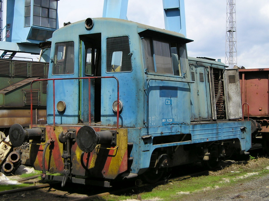 700 076-3