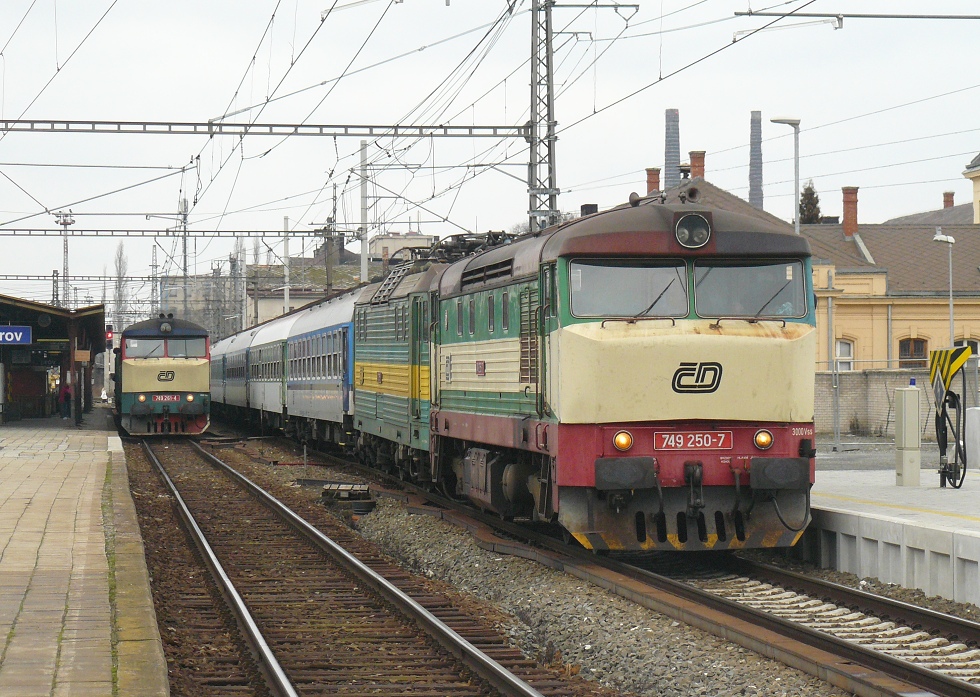 749 250-7