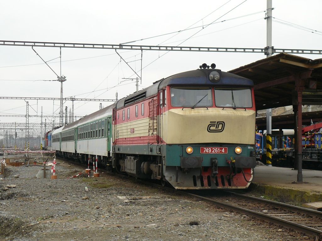 749 261-4