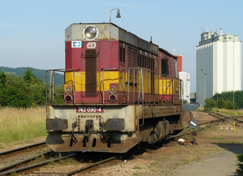 742 090-4