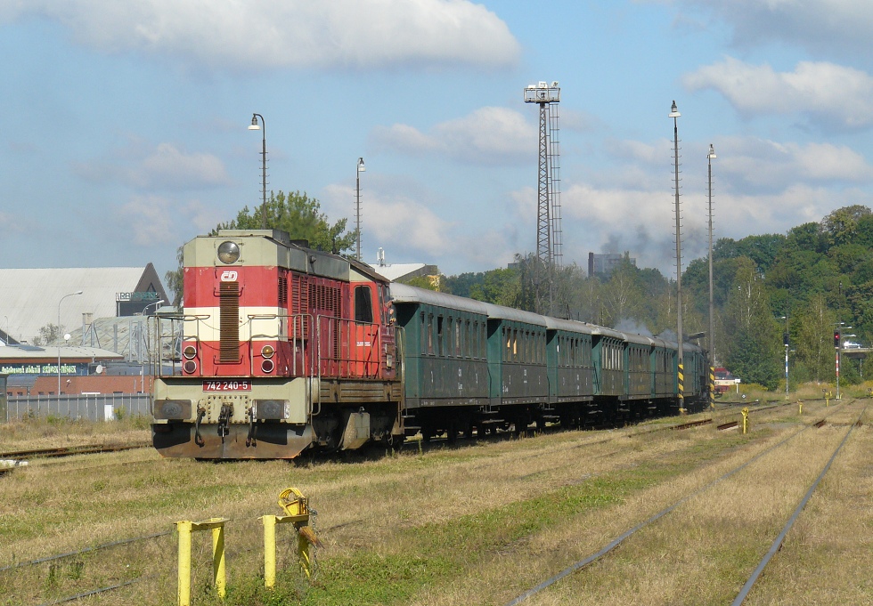 742 240-5