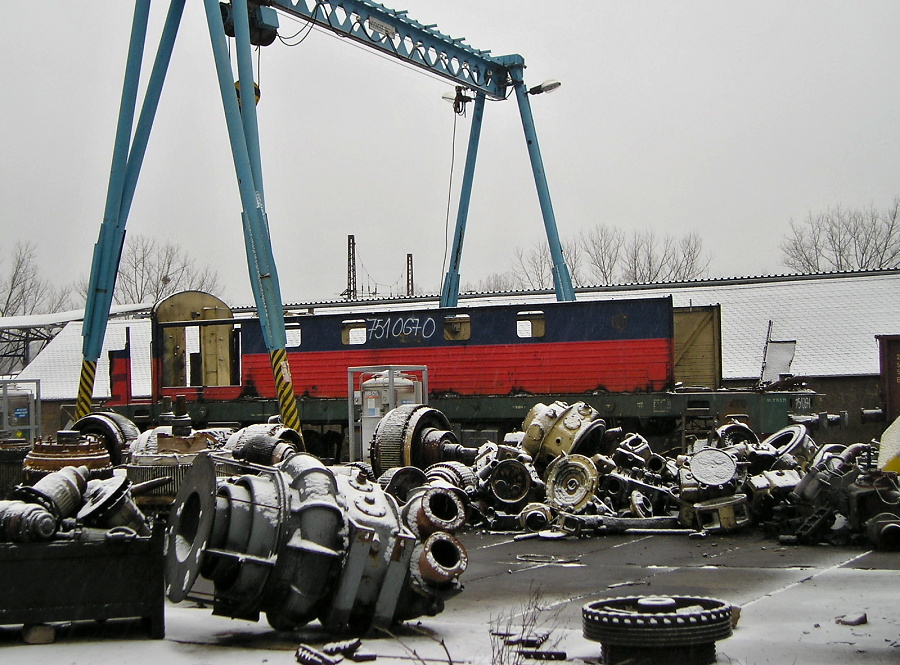 751 067-0