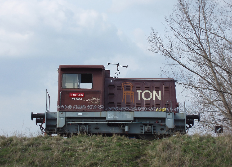 702 585-1