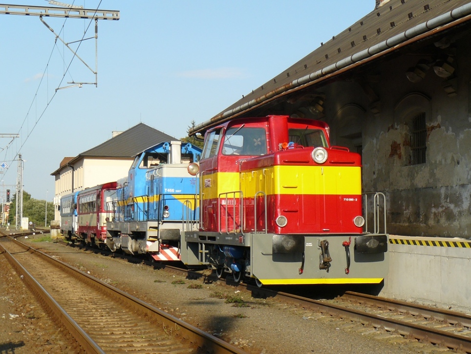 710 090-2