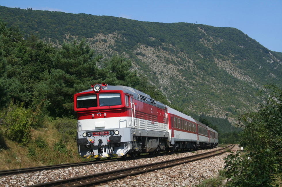 757 011-2