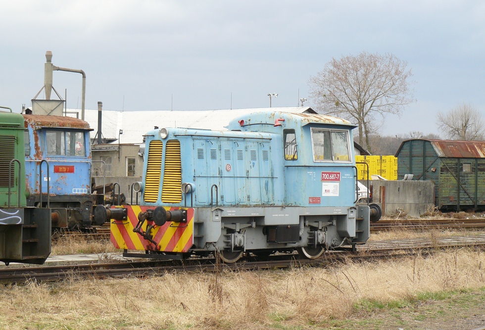 700 687-7