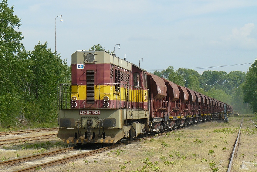 742 250-4