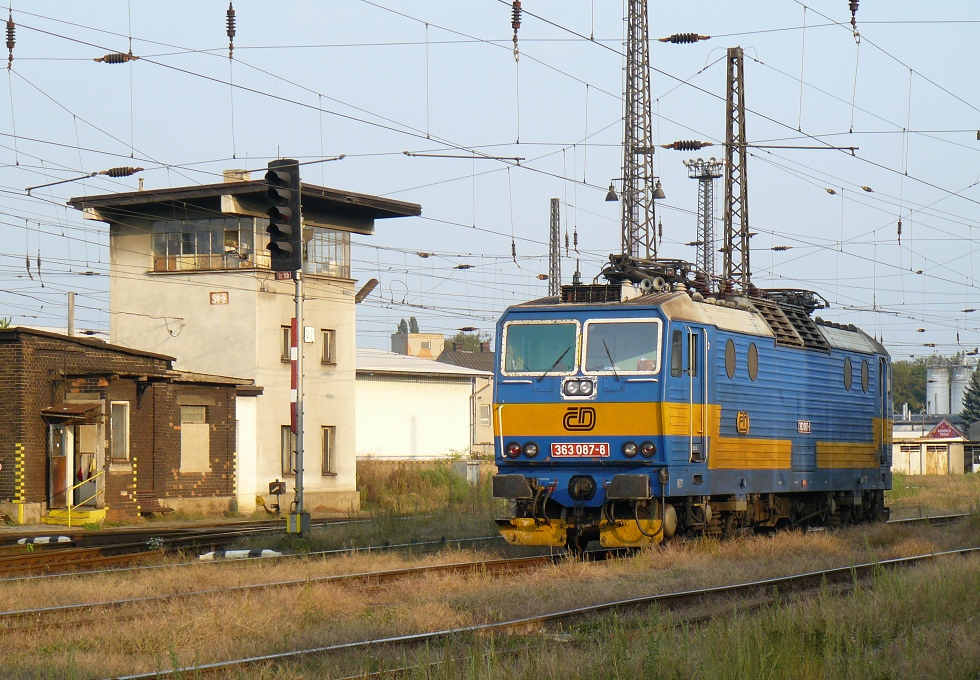 363 087-8