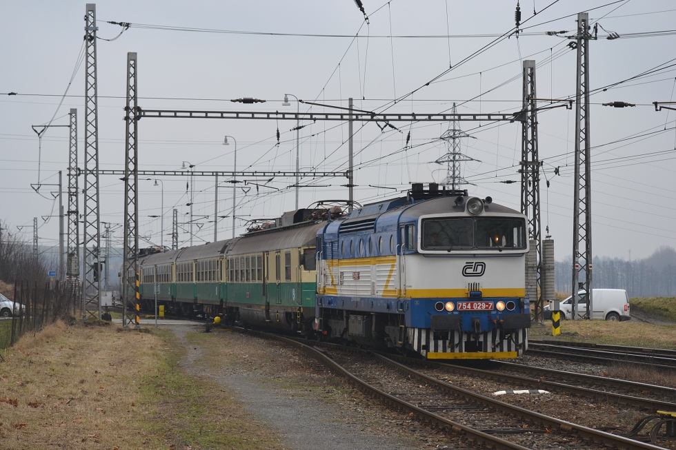 754 029-7