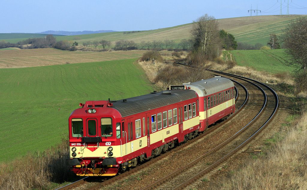 842 032-5