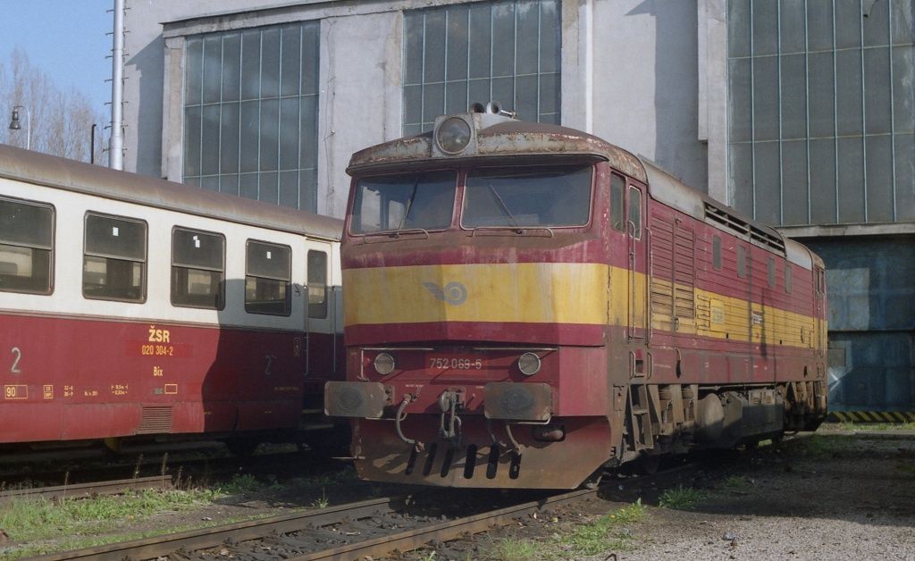752 069-5