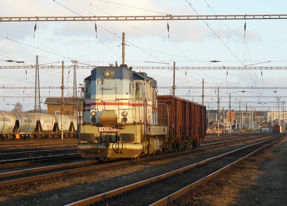 742 064-9
