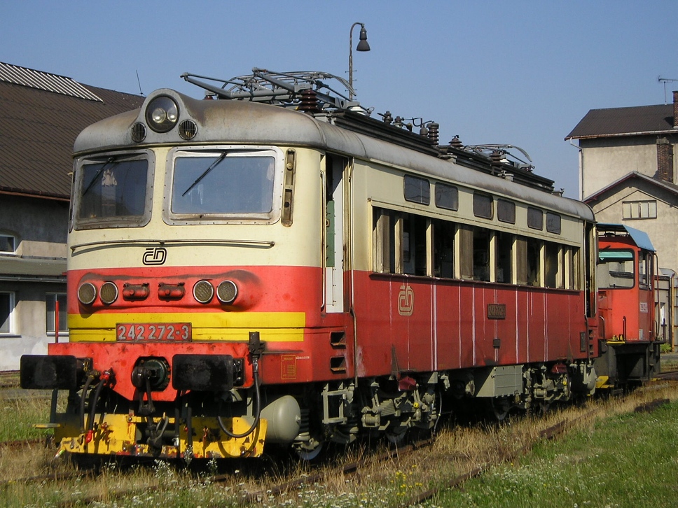 242 272-3