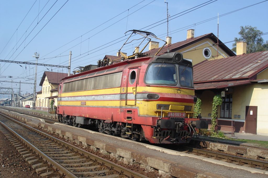 240 003-4