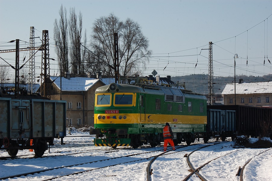 125 825-0