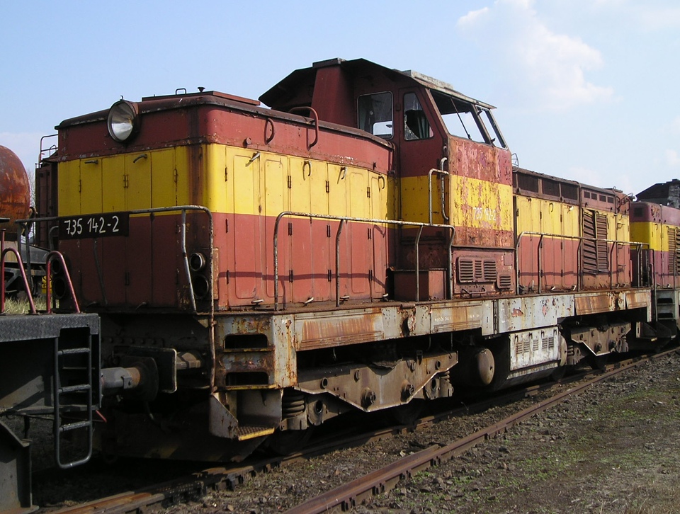 735 142-2