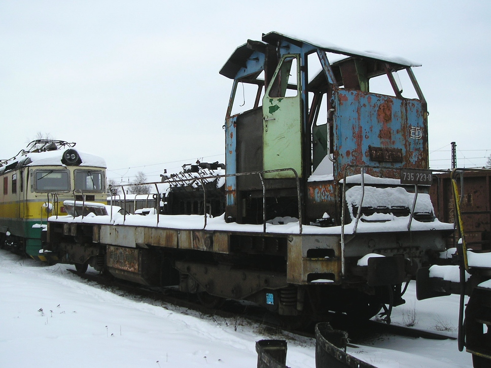 735 223-0