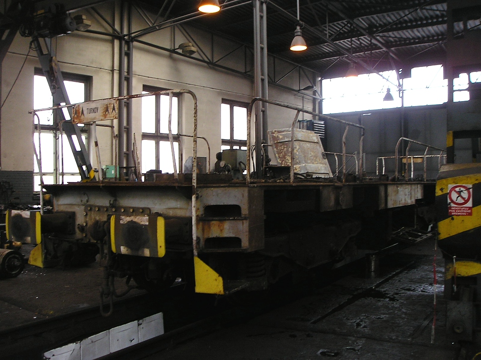 735 228-9