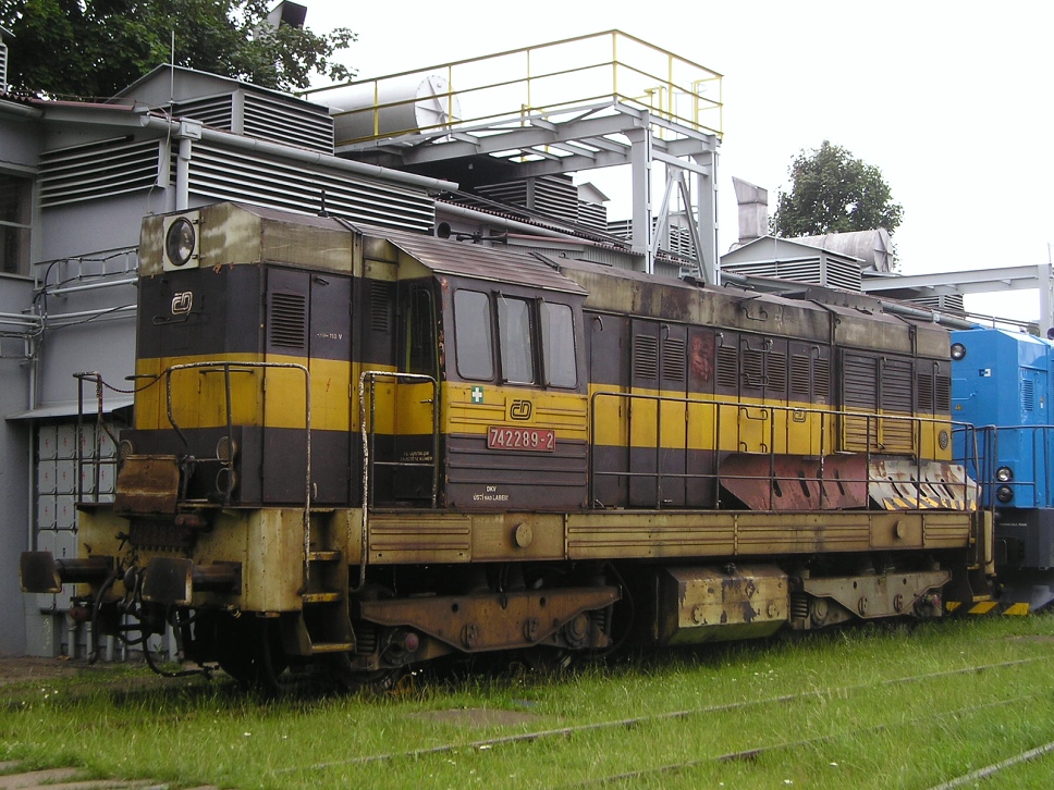 742 289-2